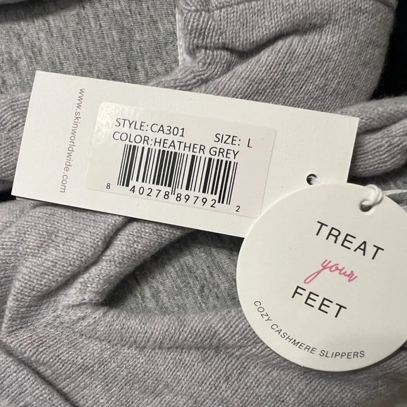 New with tags Skin Workdwide 100% Cashmere ballet slippers. Size Large (8-9) - Picture 3 of 4